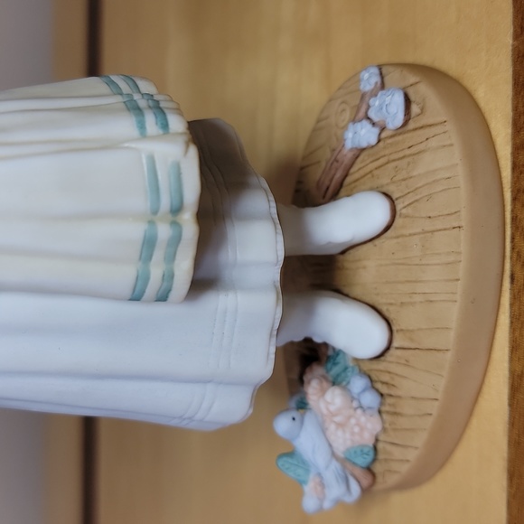 1992 Jan Hagara "Tiffany" Porcelain Figurine - Picture 6 of 9